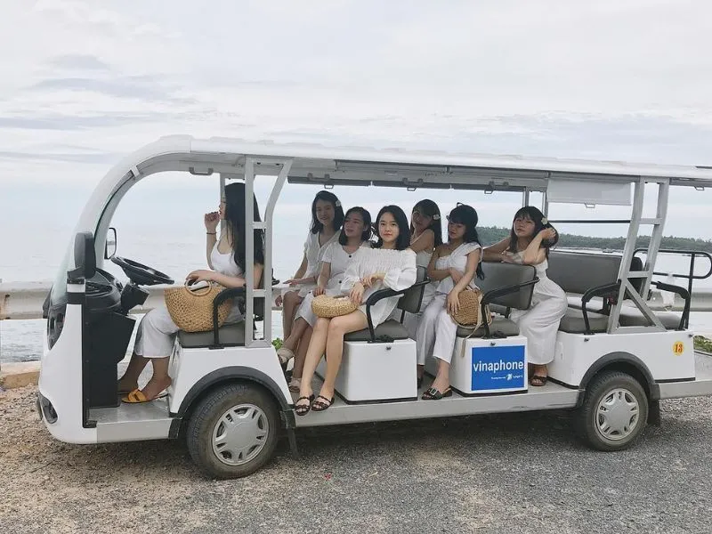 Đội ngũ lái xe điện chuyên nghiệp, thân thiện