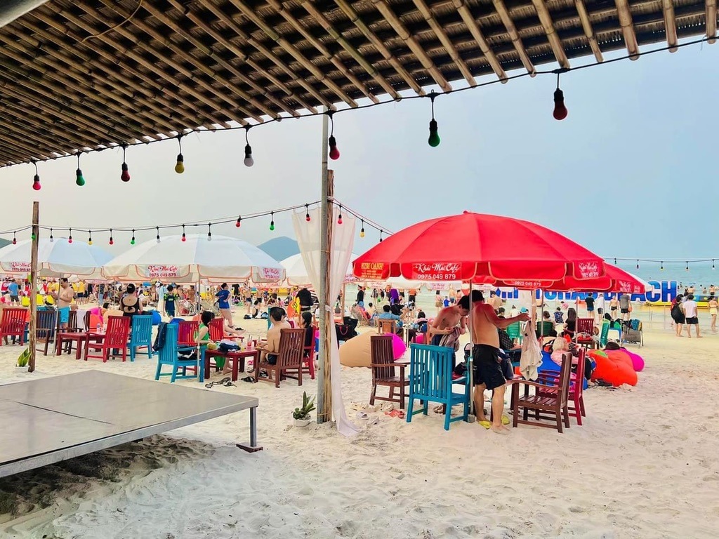 Hoạt động Team Building và BBQ bãi biển